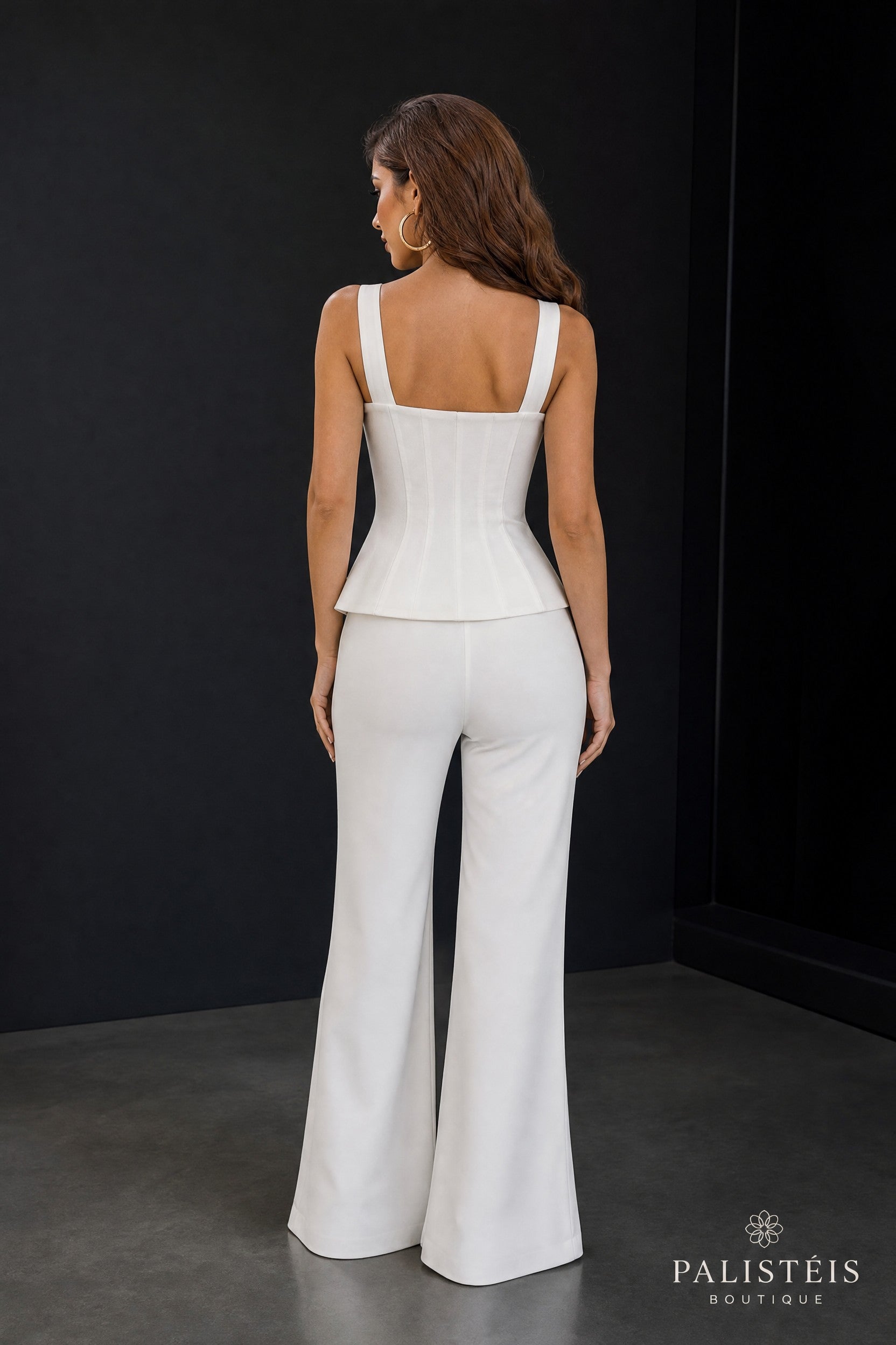 Sweater sin mangas estilo peplum con botones dorados